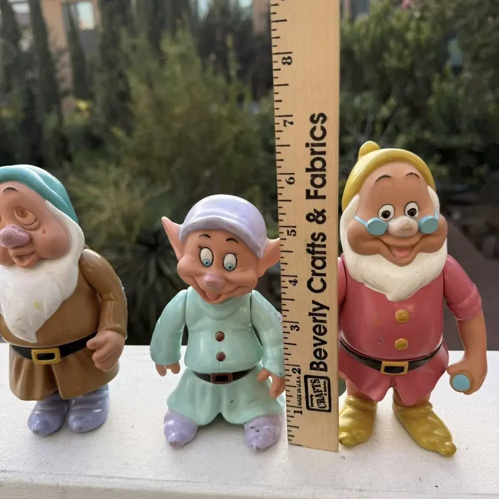 Vintage Walt Disney Seven Dwarves Rubber PVC Toys Squeaker 7 Dwarfs Snow White